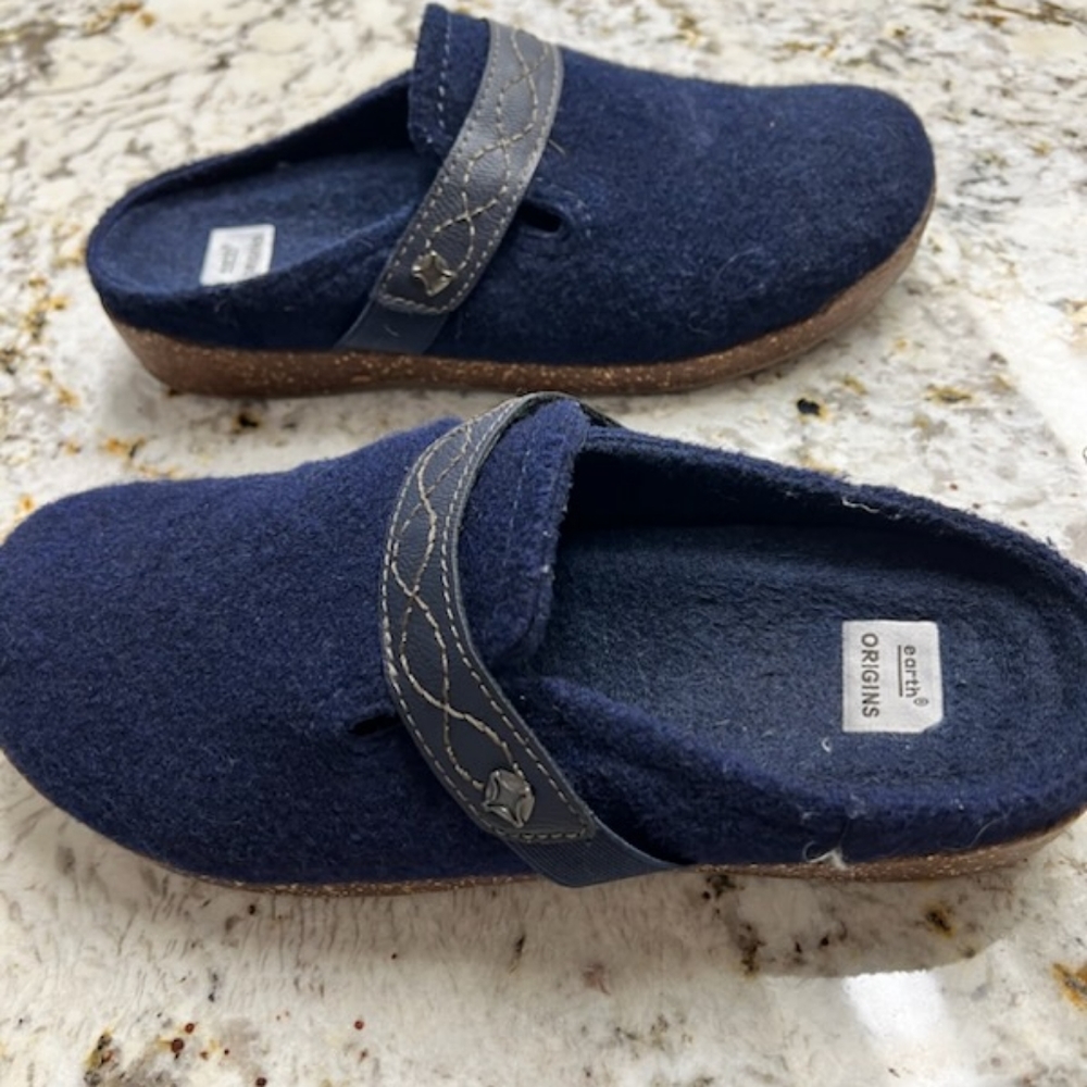 Earth origins navy blue clogs women's size 10
